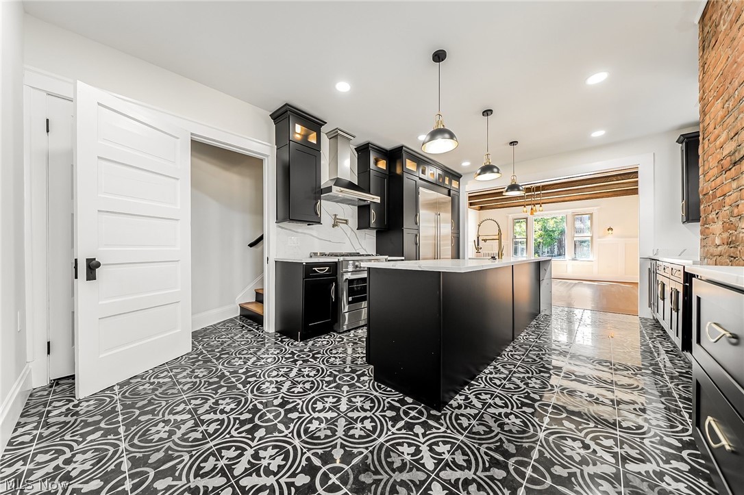 10908 Lake Avenue Cleveland OH 44102