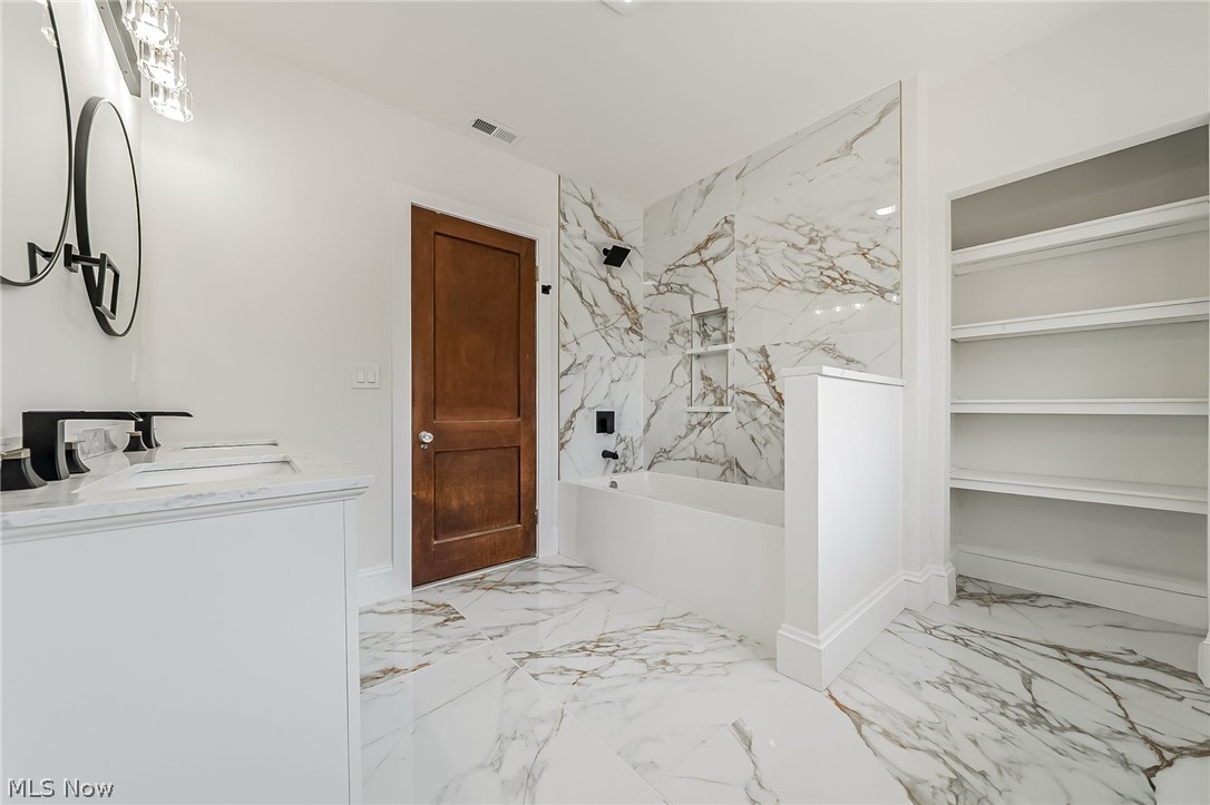 10908 Lake Avenue Cleveland OH 44102