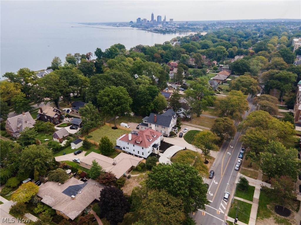 10908 Lake Avenue Cleveland OH 44102