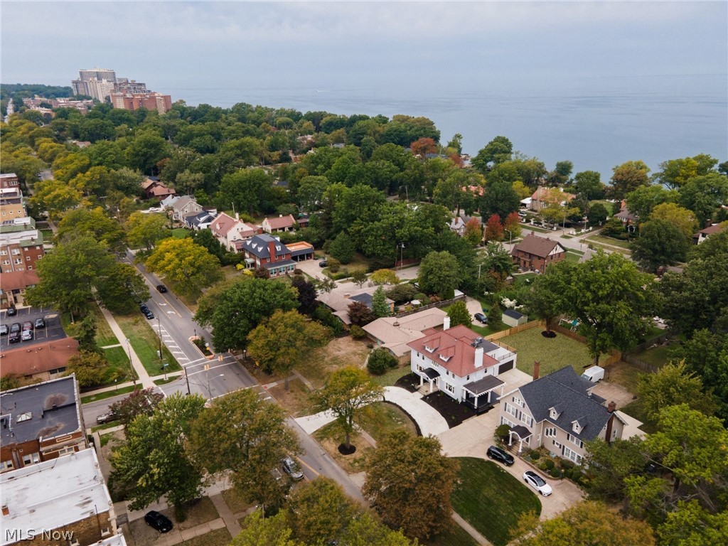 10908 Lake Avenue Cleveland OH 44102