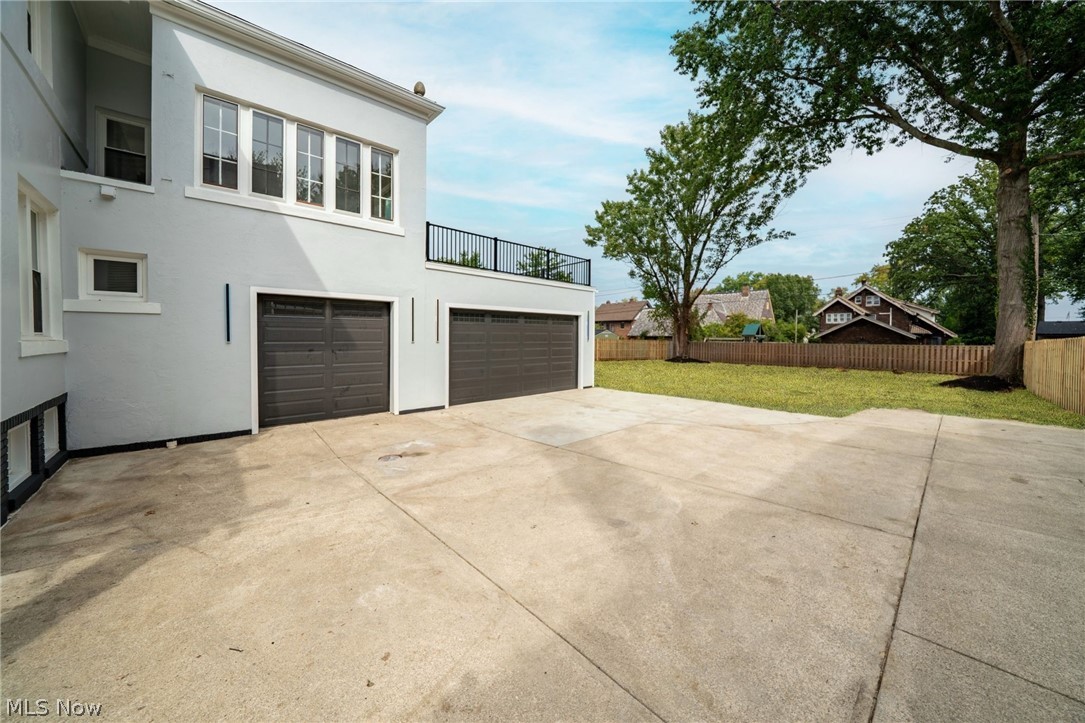 10908 Lake Avenue Cleveland OH 44102