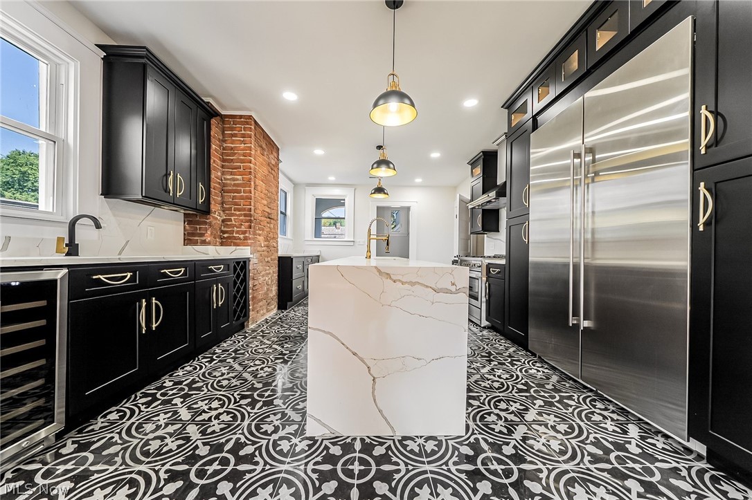 10908 Lake Avenue Cleveland OH 44102