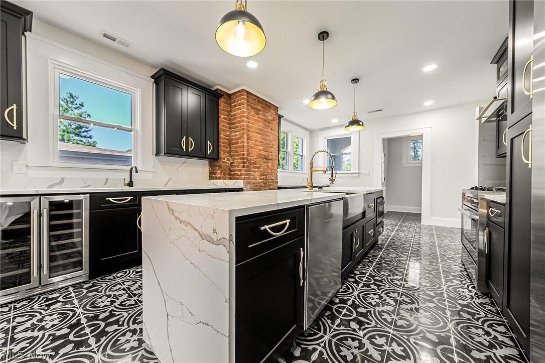 10908 Lake Avenue Cleveland OH 44102