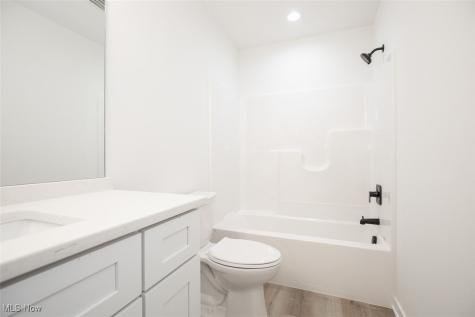 1053 Peach Boulevard Willoughby OH 44094