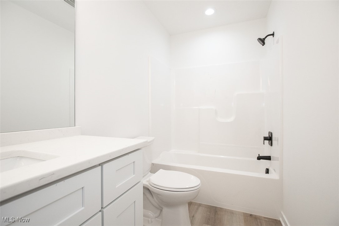1053 Peach Boulevard Willoughby OH 44094