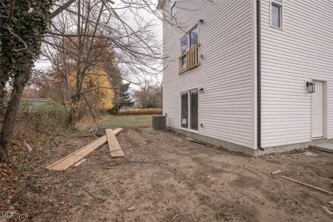 1053 Peach Boulevard Willoughby OH 44094