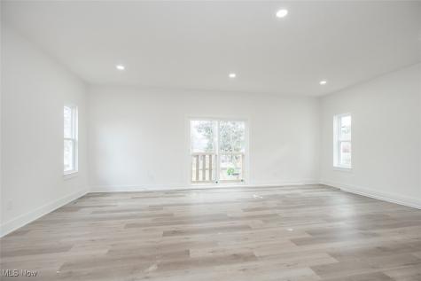 1053 Peach Boulevard Willoughby OH 44094