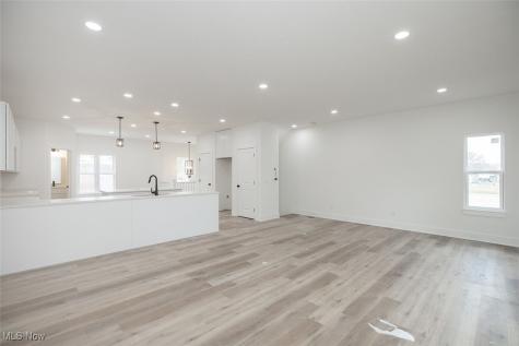 1053 Peach Boulevard Willoughby OH 44094