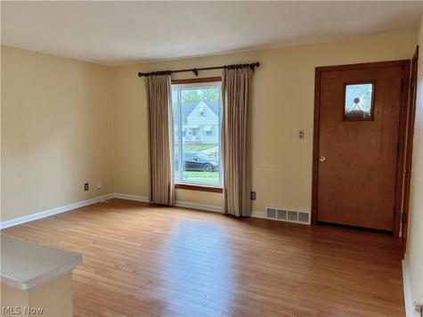 18112 Edinboro Avenue Maple Heights OH 44137