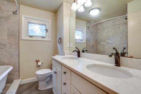 3721 N Sunnyfield Drive Copley OH 44321