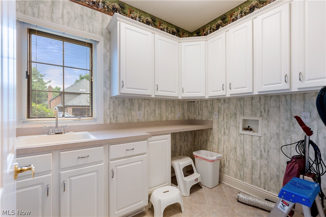 2859 Daisybrook Street NW North Canton OH 44720