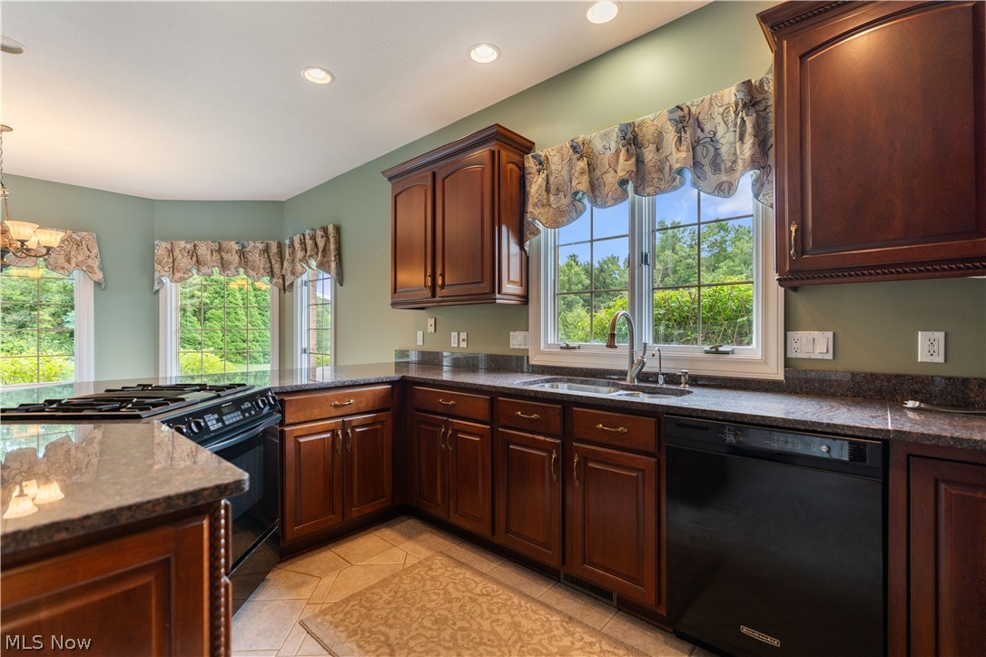 2859 Daisybrook Street NW North Canton OH 44720