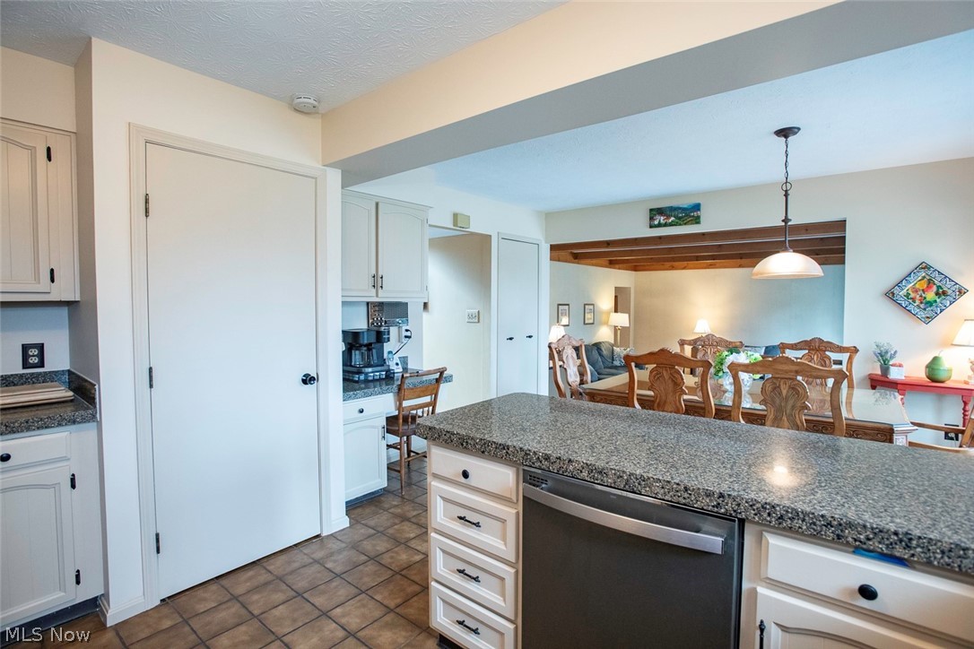 17496 Hampton Place Strongsville OH 44136