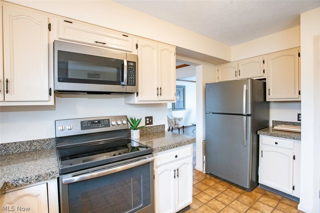 17496 Hampton Place Strongsville OH 44136