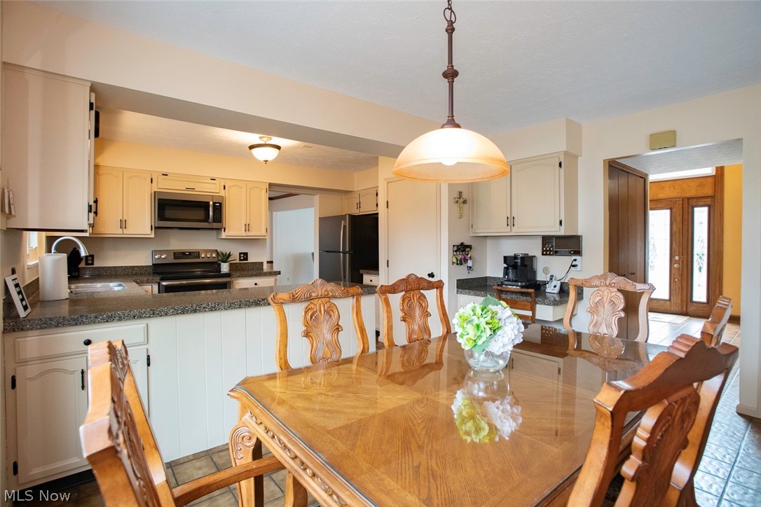17496 Hampton Place Strongsville OH 44136