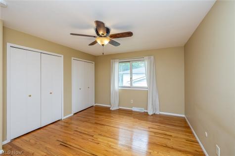 4668 Azalea Lane North Olmsted OH 44070