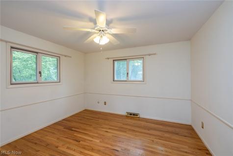 4668 Azalea Lane North Olmsted OH 44070