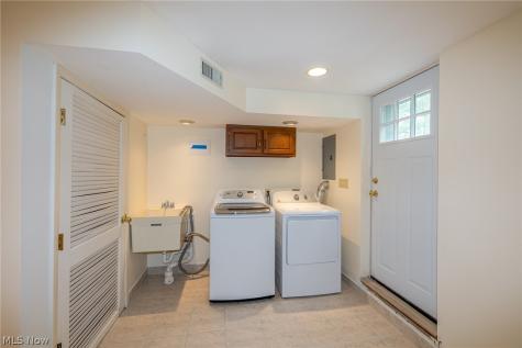 4668 Azalea Lane North Olmsted OH 44070