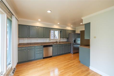 4668 Azalea Lane North Olmsted OH 44070