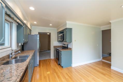 4668 Azalea Lane North Olmsted OH 44070