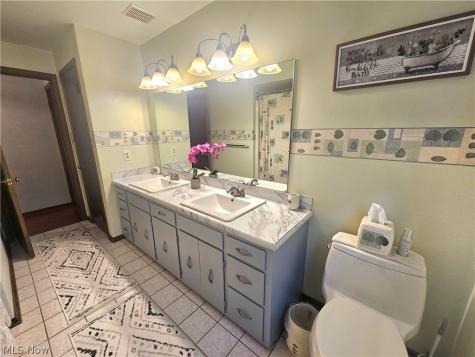 8394 Four Seasons Trail Youngstown OH 44514