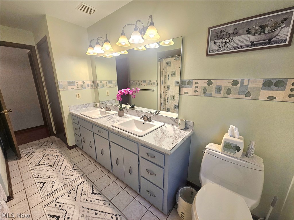 8394 Four Seasons Trail Youngstown OH 44514