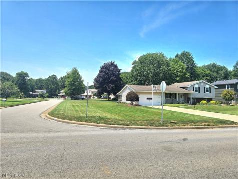 8394 Four Seasons Trail Youngstown OH 44514