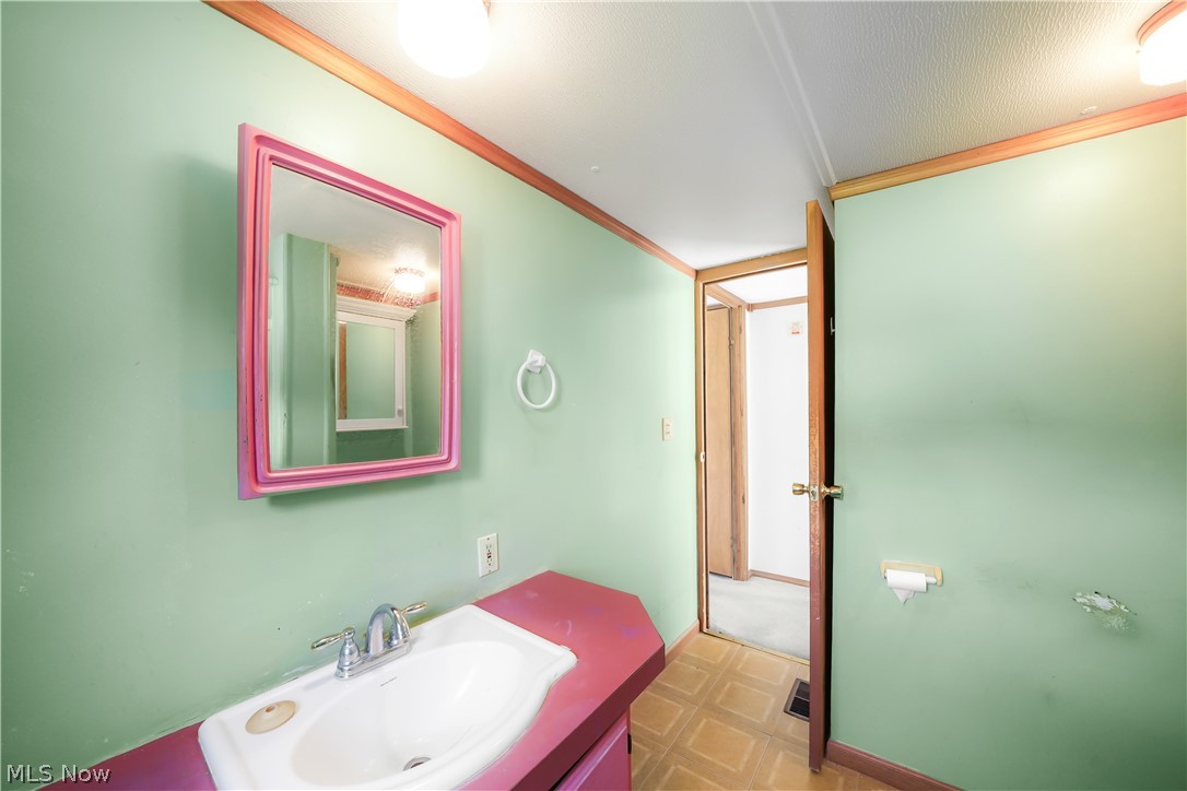 10748 Woodard Road Deerfield OH 44411
