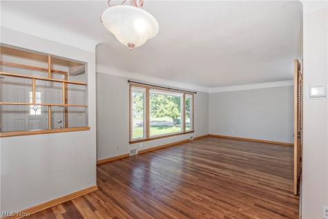 1673 Chelmsford Road Mayfield Heights OH 44124
