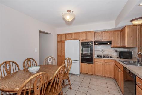 1673 Chelmsford Road Mayfield Heights OH 44124