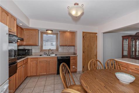 1673 Chelmsford Road Mayfield Heights OH 44124