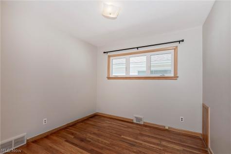 1673 Chelmsford Road Mayfield Heights OH 44124