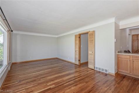 1673 Chelmsford Road Mayfield Heights OH 44124