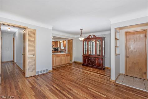 1673 Chelmsford Road Mayfield Heights OH 44124
