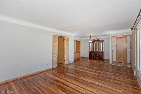 1673 Chelmsford Road Mayfield Heights OH 44124