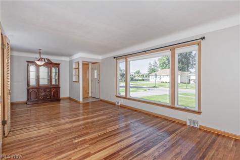 1673 Chelmsford Road Mayfield Heights OH 44124