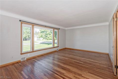 1673 Chelmsford Road Mayfield Heights OH 44124