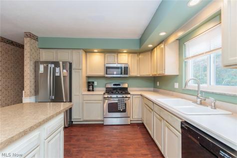 25100 Arlington Lane North Olmsted OH 44070
