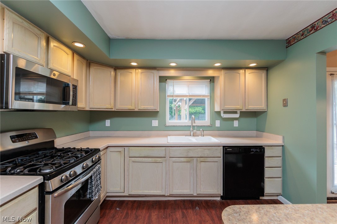 25100 Arlington Lane North Olmsted OH 44070