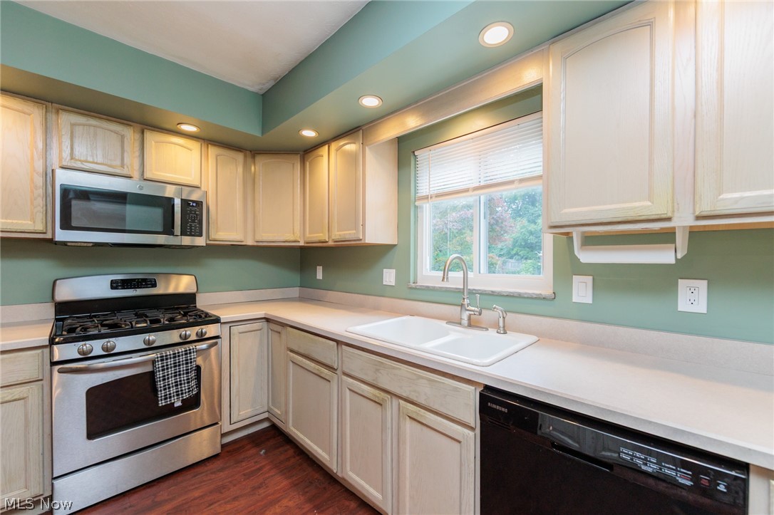 25100 Arlington Lane North Olmsted OH 44070