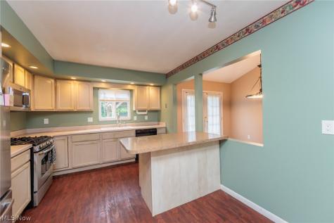 25100 Arlington Lane North Olmsted OH 44070