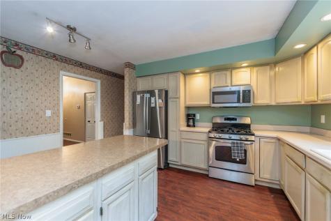 25100 Arlington Lane North Olmsted OH 44070