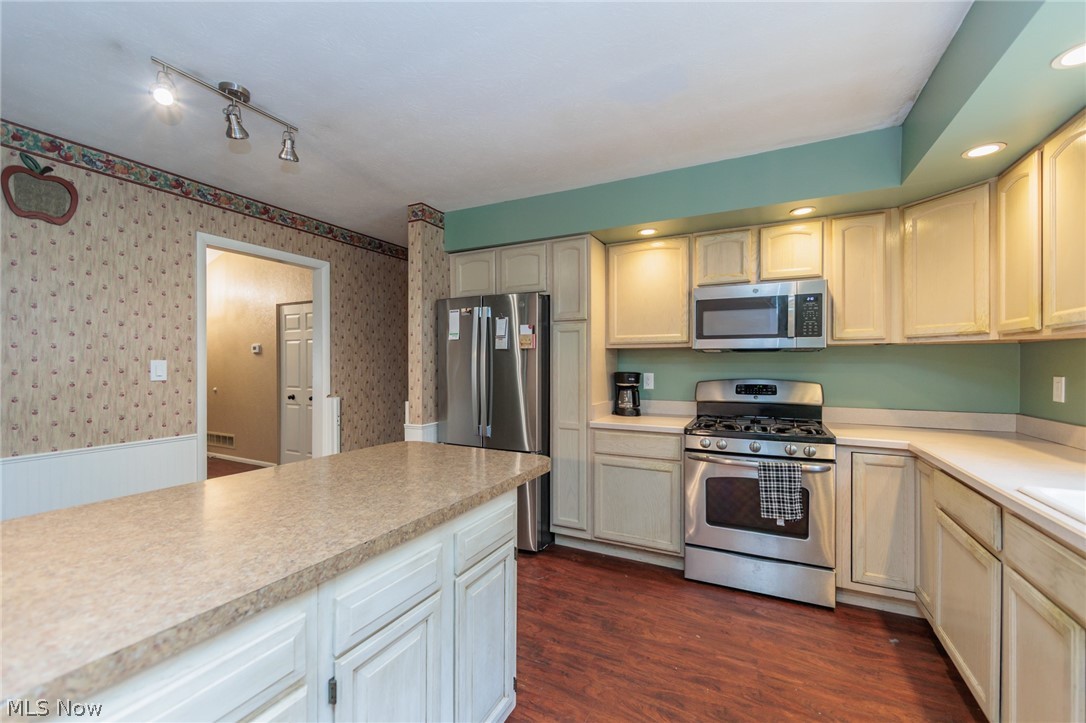 25100 Arlington Lane North Olmsted OH 44070