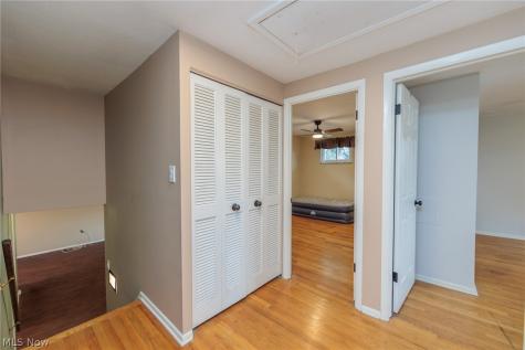 25100 Arlington Lane North Olmsted OH 44070