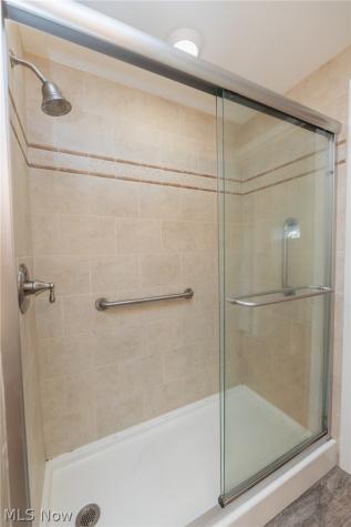 25100 Arlington Lane North Olmsted OH 44070