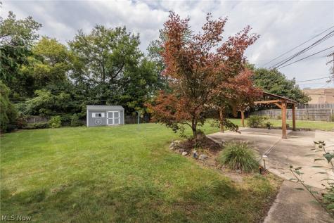 25100 Arlington Lane North Olmsted OH 44070