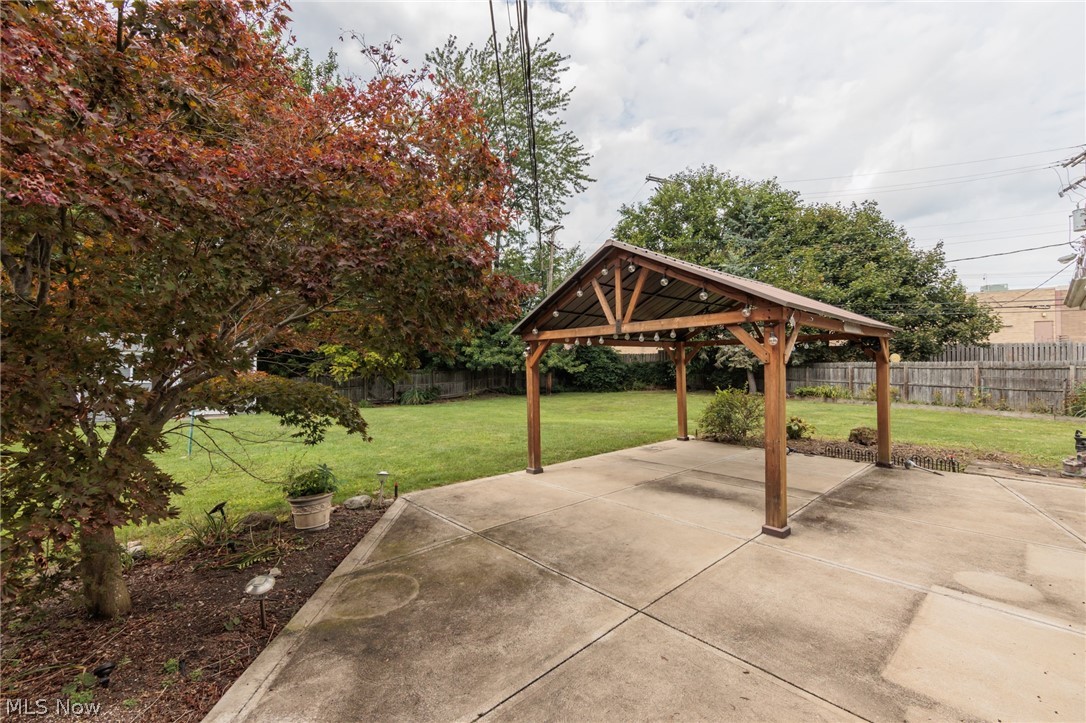 25100 Arlington Lane North Olmsted OH 44070