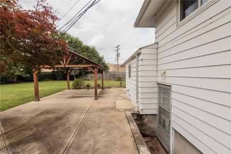 25100 Arlington Lane North Olmsted OH 44070