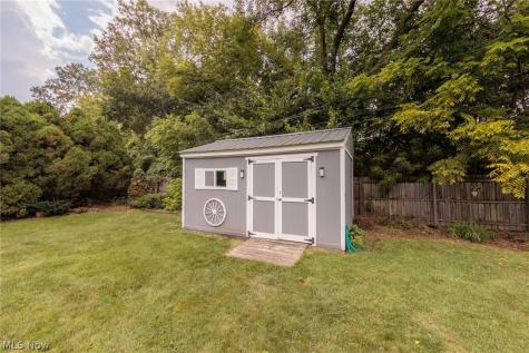 25100 Arlington Lane North Olmsted OH 44070
