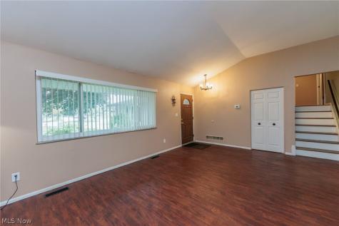25100 Arlington Lane North Olmsted OH 44070